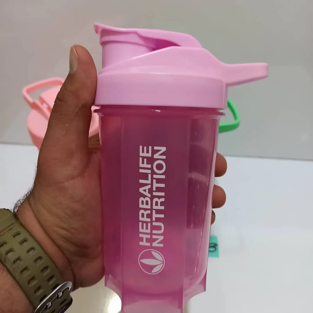 شیکر هربالایف، رنگ صورتی، جنس پلاستیک، بطری شیکر