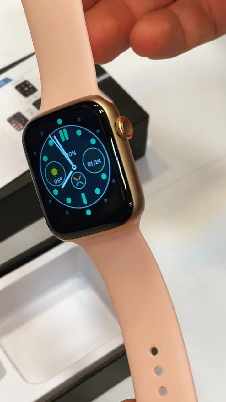 ساعت هوشمند Watch7 W37 Pro، رنگ کرم و طلایی، جنس سیلیکون و فلز، مستطیلی، بند سیلیکونی