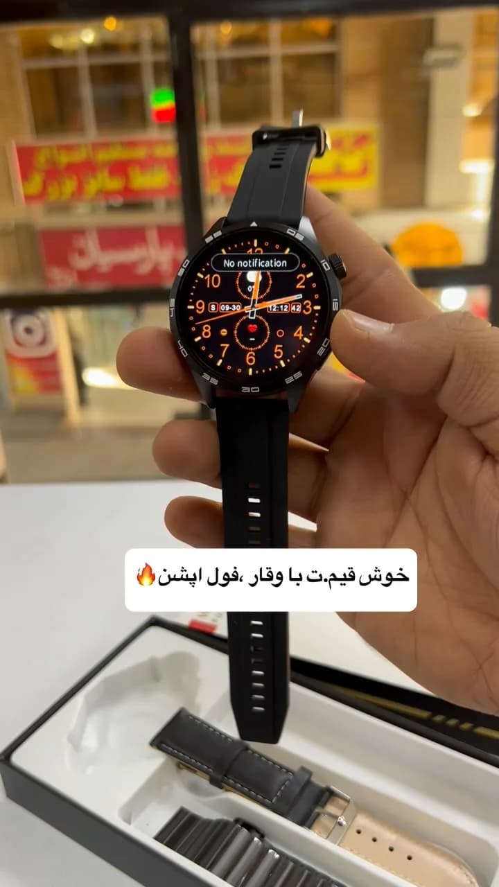 ساعت هوشمند، رنگ مشکی، جنس پلاستیک و سیلیکون، گرد، بند سیلیکونی