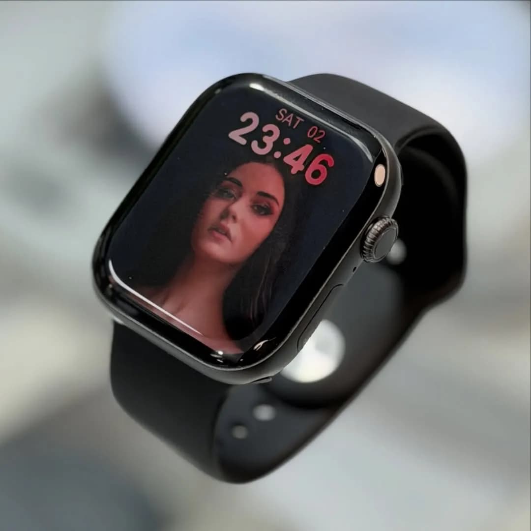 ساعت هوشمند، رنگ مشکی، جنس سیلیکون، مربع، بند سیلیکونی
