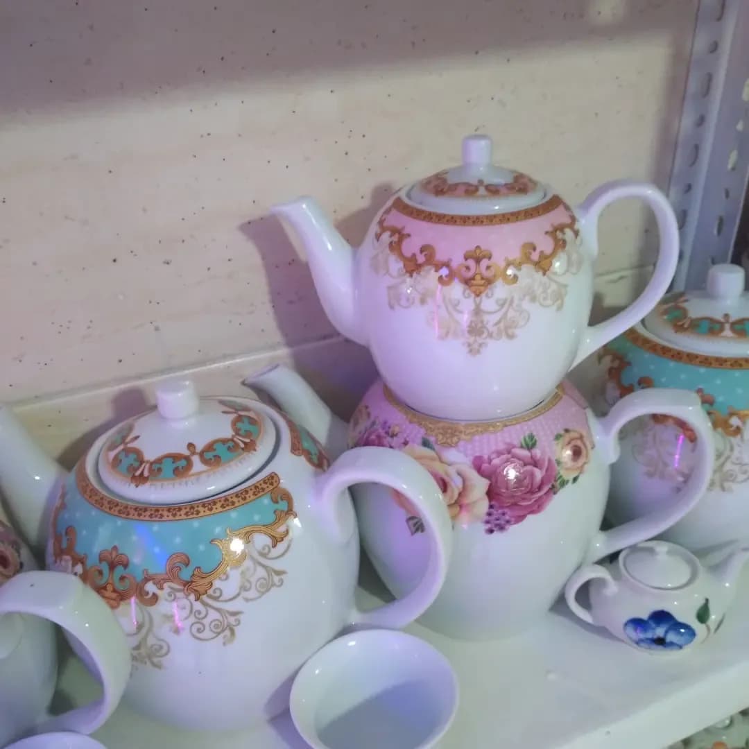 قوری چینی نقش‌دار