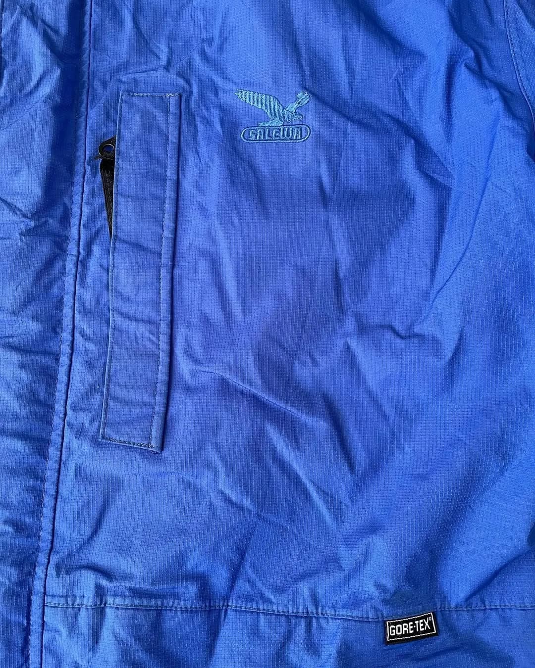 کاپشن گورتکس تک لایه سایز XL Salewa، رنگ آبی، جنس پلاستیک، کوتاه جیبدار زیپدار