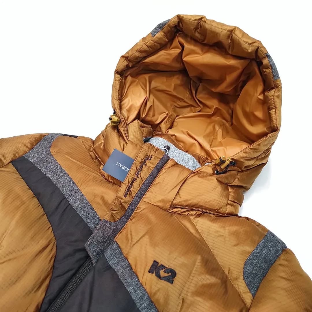 کاپشن سایز ۹۵ K2، رنگ قهوهای، خاکستری و مشکی، جنس پلیاستر، کوتاه، کلاهدار، آستینبلند، معمولی