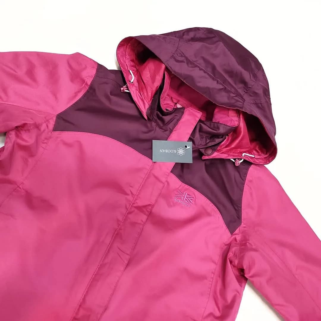 کاپشن سایز ۹۰ karrimor، رنگ صورتی و بنفش، جنس پلیاستر، کلاهدار دو رنگ کوتاه