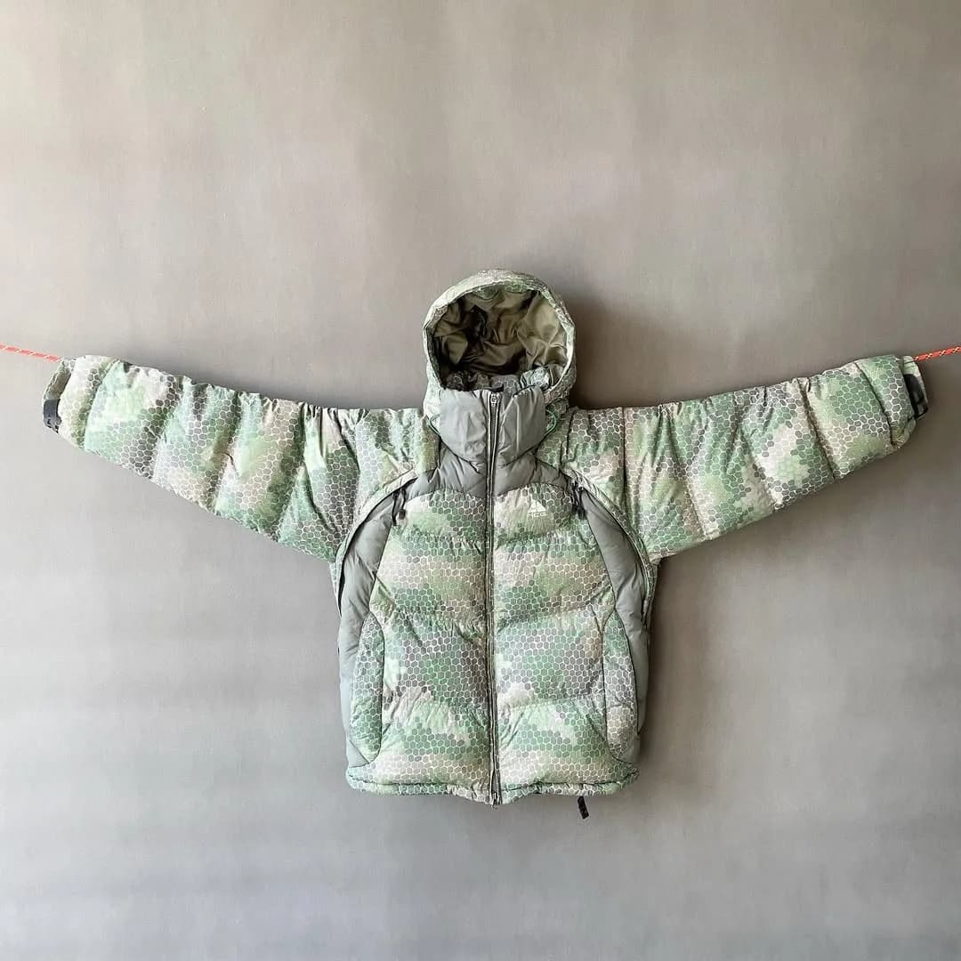 کاپشن پر سایز XL Nike، رنگ سبز و خاکستری، جنس پلاستیک، طرح هندسی، کلاهدار کوتاه زیپدار