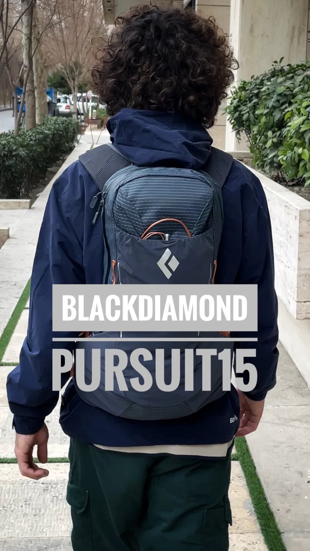 کوله‌پشتی ۱۵ لیتری Pursuit 15 بلک دایموند، رنگ خاکستری و سیاه، جنس برزنت، طرح راه‌راه ریز، متوسط