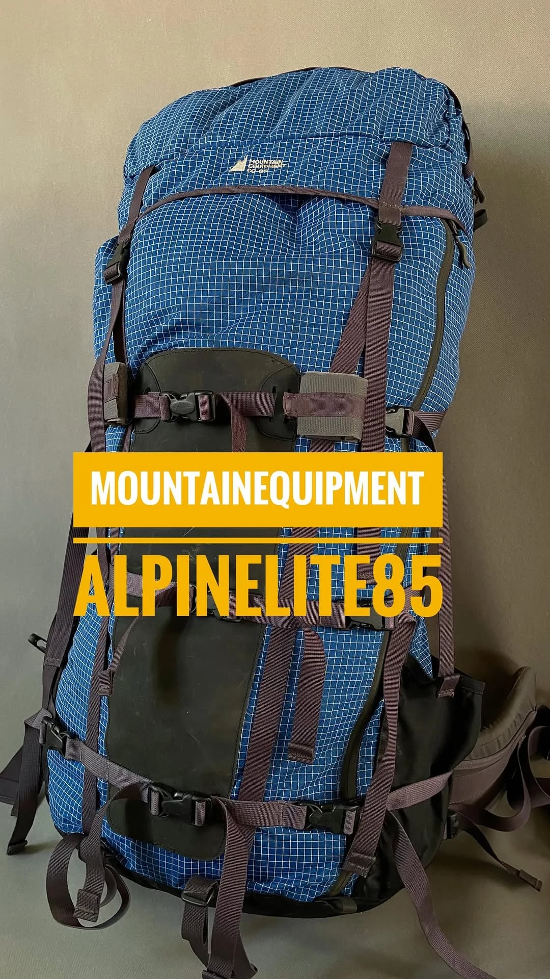 کوله پشتی کوهنوردی Alpinelite 85 MEC، رنگ آبی و مشکی، جنس پارچه، طرح چهارخانه، کوله‌پشتی بزرگ کوهنوردی