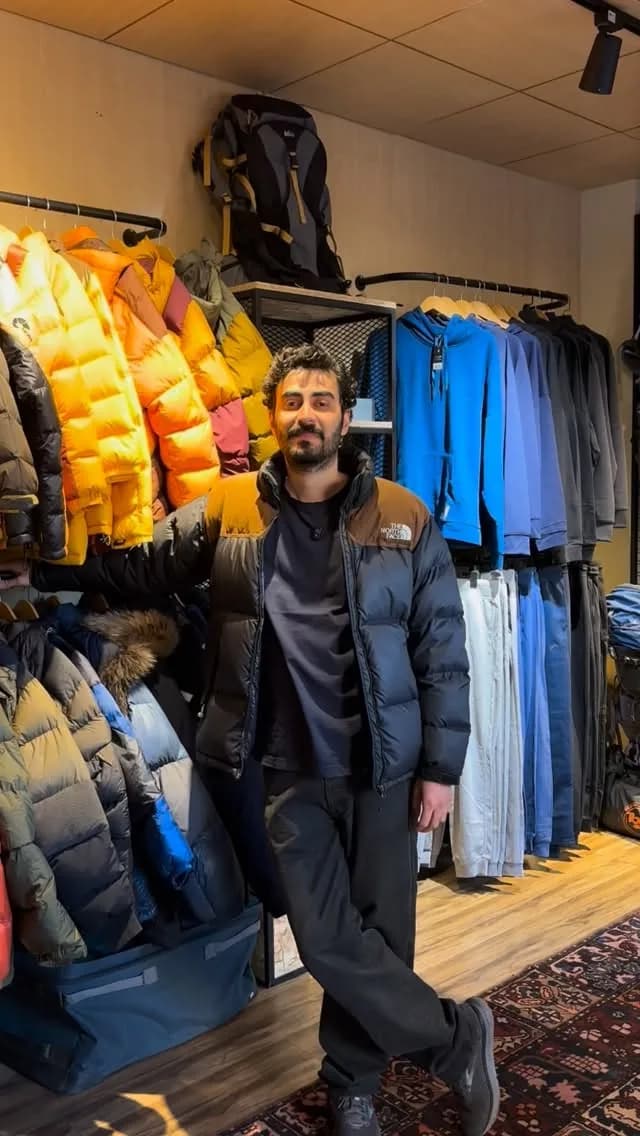 کاپشن پر مردانه، رنگ مشکی، کلاه‌دار کوتاه