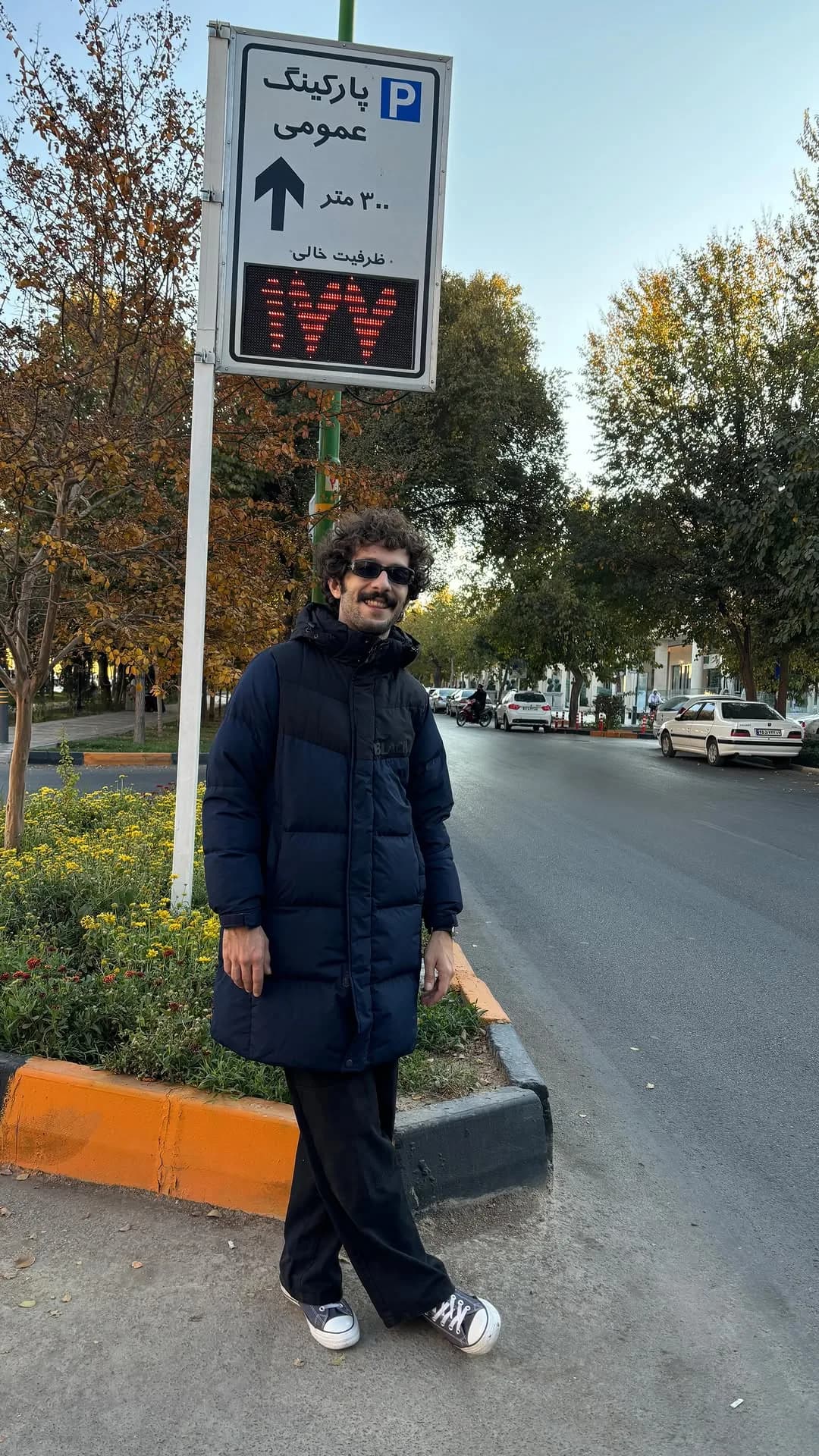کاپشن پر بلند Black Yak، رنگ سرمهای و مشکی، جنس پلیاستر، کلاهدار