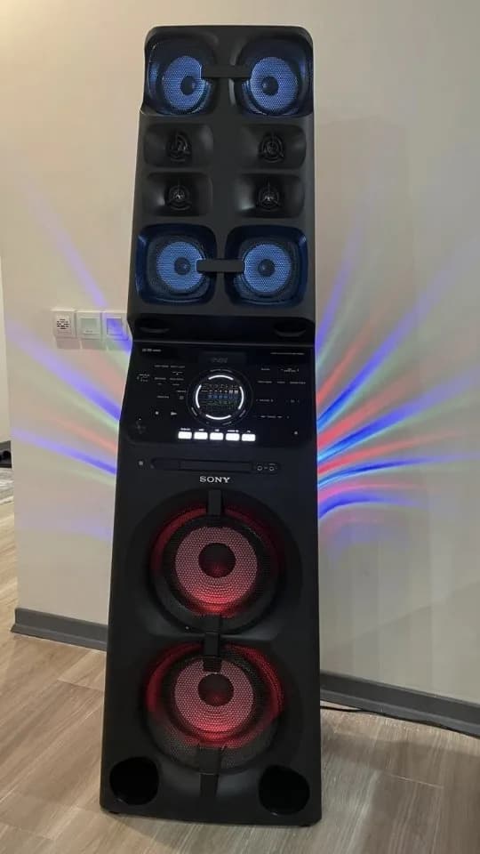 اسپیکر V90 سونی، رنگ مشکی، جنس پلاستیک و چوب، برجی بلند