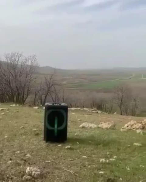 اسپیکر قابل حمل آیوا، رنگ مشکی و سبز، جنس پلاستیک، قابل حمل بلوتوثی