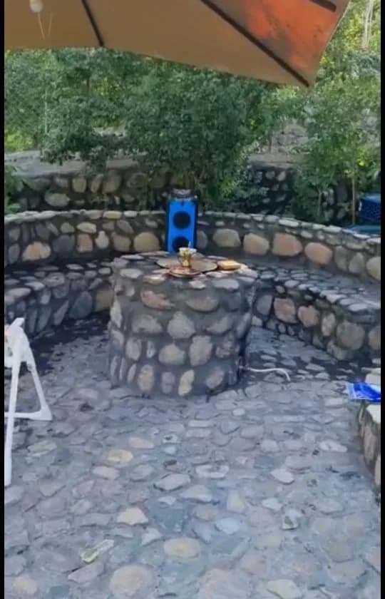 اسپیکر شارژی مکسیدر، رنگ مشکی و آبی، جنس پلاستیک، استوانهای کوچک