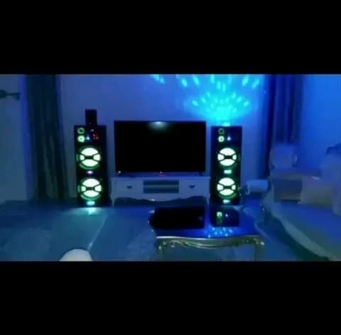 اسپیکر چراغدار با رقص نور سقفی مکسیدر، رنگ مشکی و سبز، مدل تاوری
