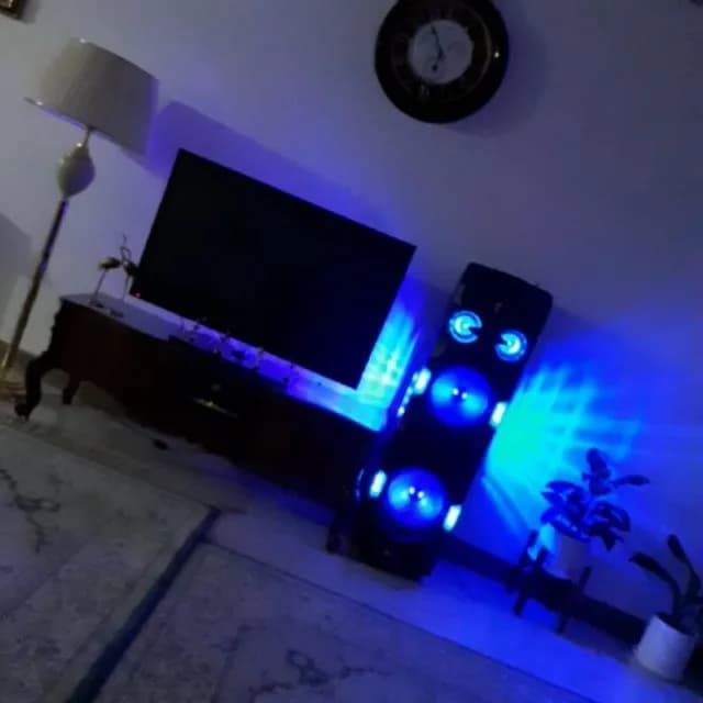 اسپیکر چراغدار با رادیو مکسیدر، رنگ مشکی و آبی، جنس پلاستیک، ایستاده بزرگ