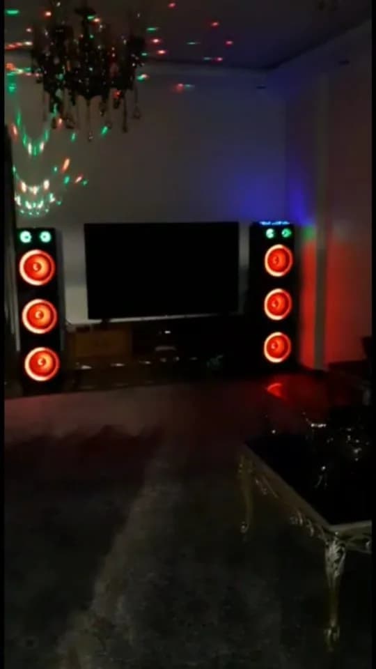 اسپیکر CN 621 با شش ساب ۱۰ اینچ مکسیدر، رنگ مشکی و قرمز، جنس پلاستیک، ایستاده، نوردار