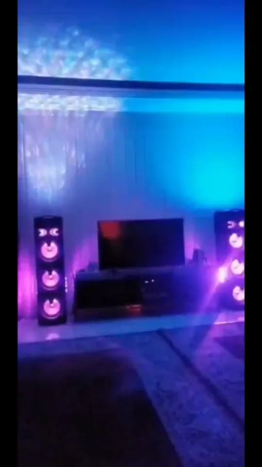 اسپیکر چراغدار مکسیدر، رنگ مشکی و بنفش، جنس پلاستیک، ایستاده بلند