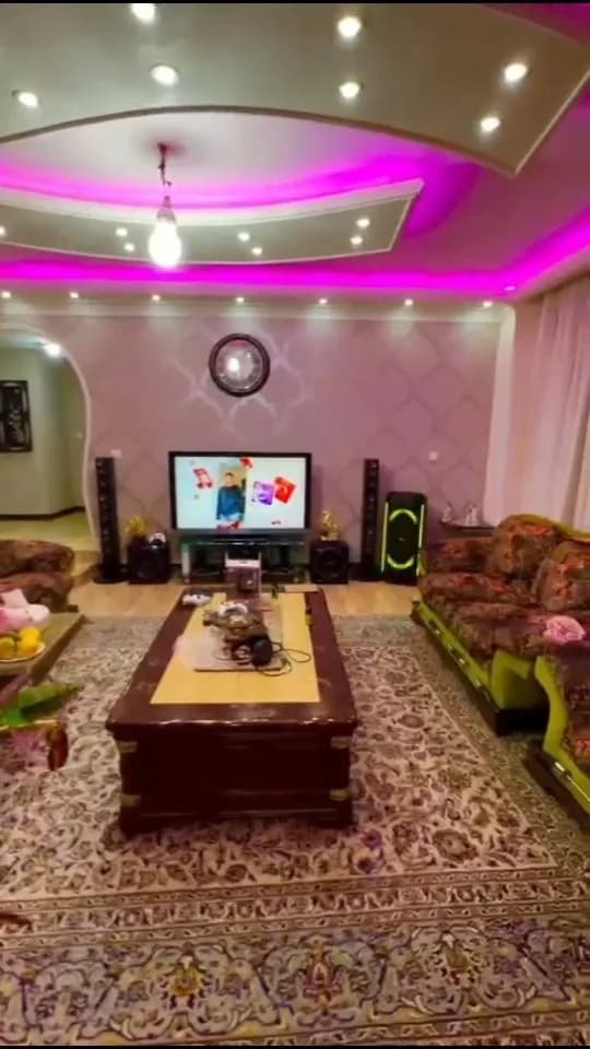اسپیکر پارتی باکس ۷۱۰ جیبیال، رنگ مشکی و سبز، ایستاده