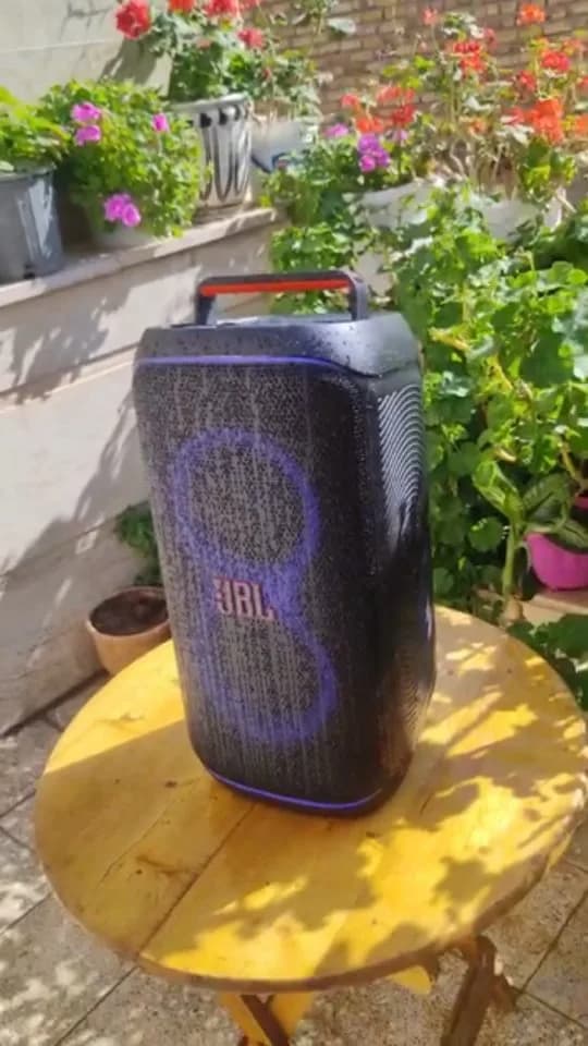 اسپیکر Partybox 120 JBL، رنگ مشکی و بنفش، جنس پلاستیک و پارچه، استوانهای، دستهدار