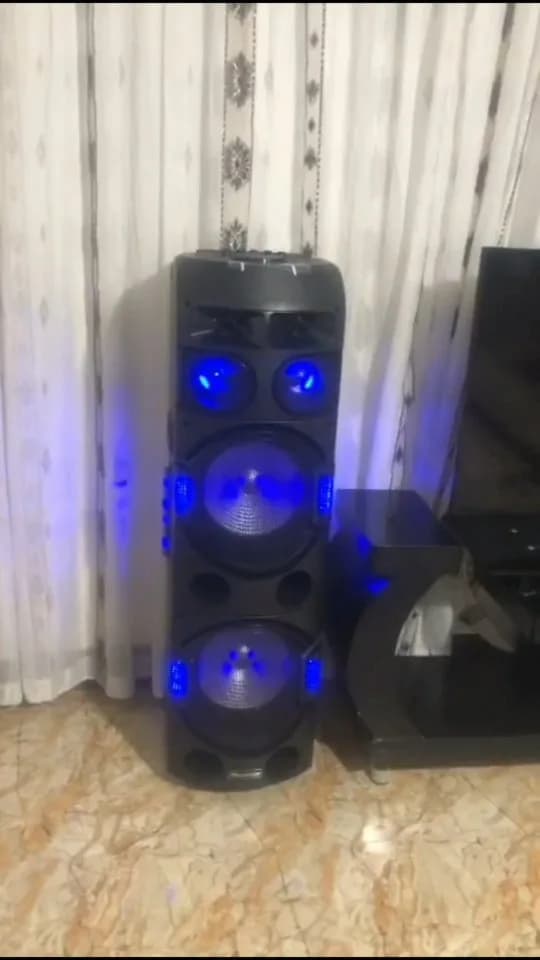 اسپیکر ایستاده چراغدار با رادیو مکسیدر، رنگ مشکی و آبی، جنس پلاستیک، دارای LED