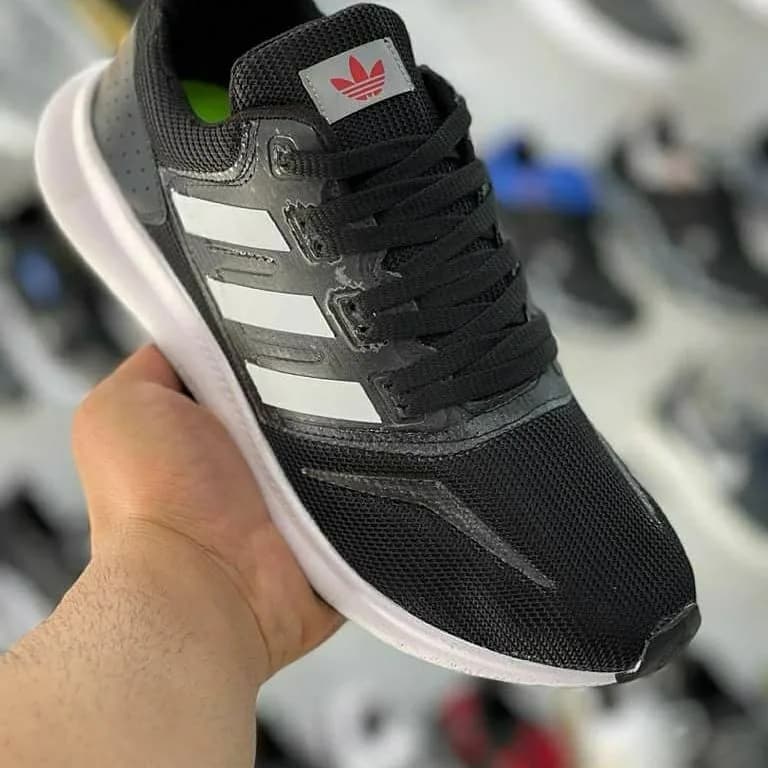 کتانی مردانه، رنگ مشکی و سفید، بنددار، پاشنه تخت