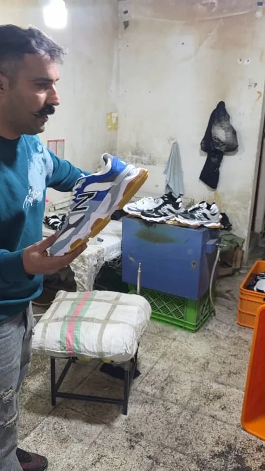 کتانی، رنگ آبی، سفید، خاکستری و زرد، بدون پاشنه