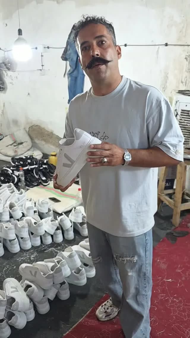کفش ونس وجا، رنگ سفید، کتانی، بنددار