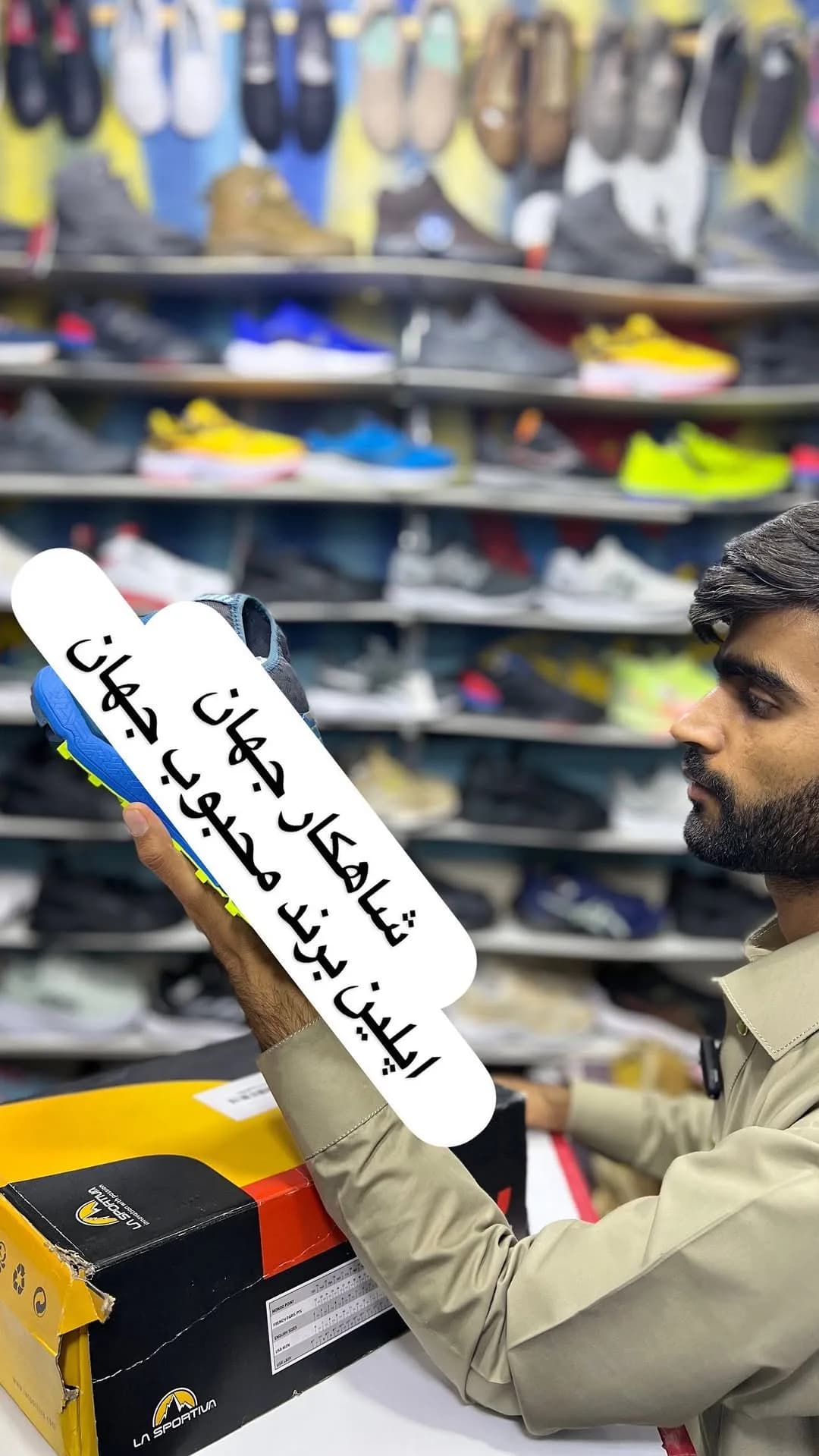 کفش کتانی، رنگ آبی و مشکی