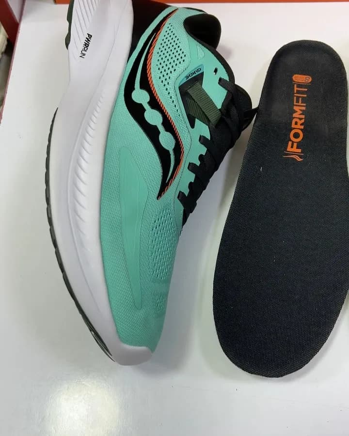 کفش رانینگ FormFit ساکونی، رنگ فیروزه‌ای، مشکی و سفید، جنس پارچه و پلاستیک، کتانی اسپرت ساق کوتاه