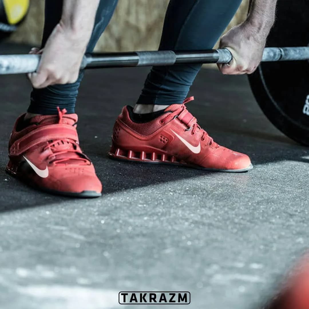 کفش وزنهبرداری، رنگ قرمز و سفید، کتانی، بنددار
