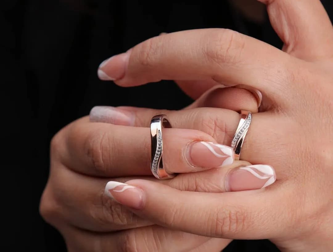 ست حلقه نقره نامزدی رزگلد نگین‌کار