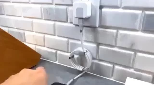 کابل شارژ آهنربایی فست شارژ، رنگ سفید، جنس پلاستیک، بلند، سیم