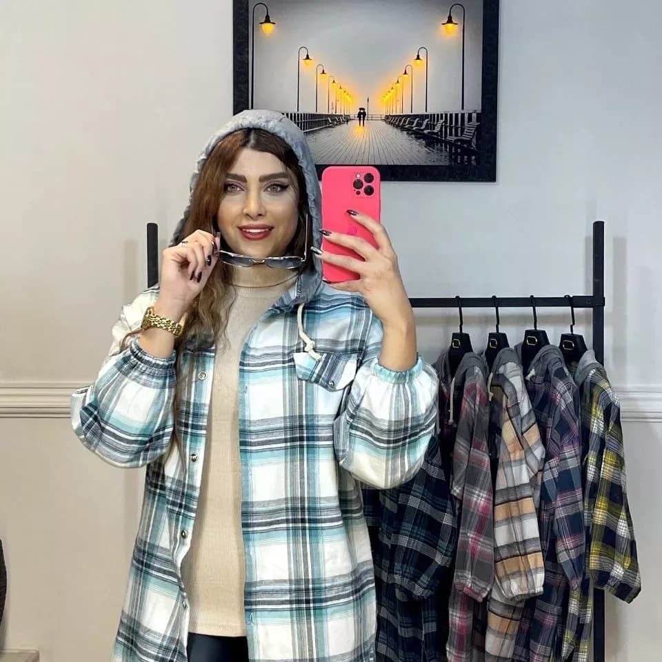 مانتو کلاه ملانژ چهارخونه، رنگ سفید، سبزآبی و مشکی، طرح چهارخانه، کلاهدار بلند آستینبلند