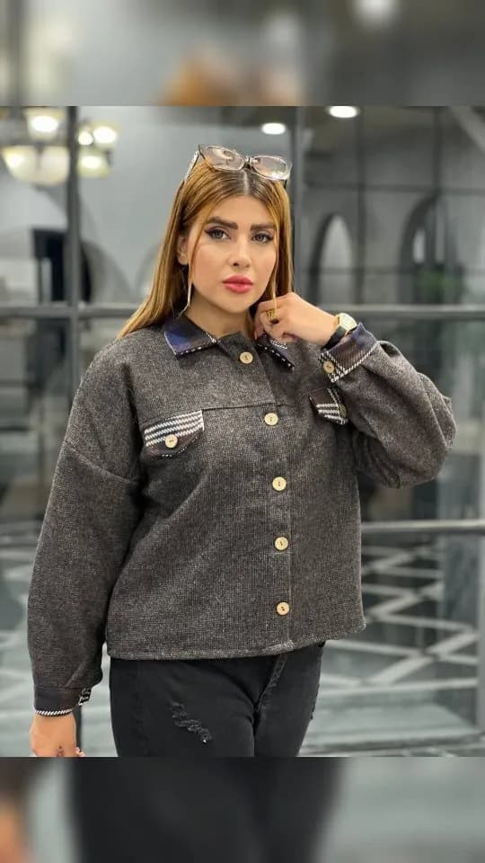 کت فوتر پشمی ضخیم، رنگ خاکستری، کوتاه یقه برگردان دکمهدار