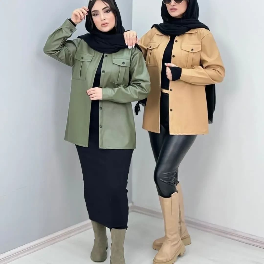 کت زنانه، رنگ سبز زیتونی و کرم، جنس چرم، کوتاه، یقه انگلیسی، آستین بلند