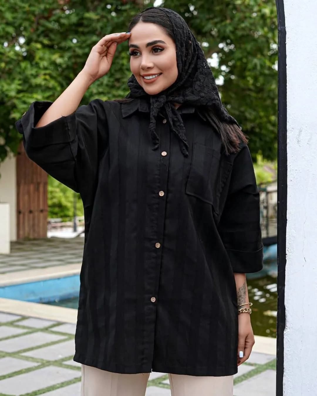 شومیز مراکشی کد ۴۳۴، رنگ مشکی، قد باسن، یقه دار، آستین بلند، گشاد