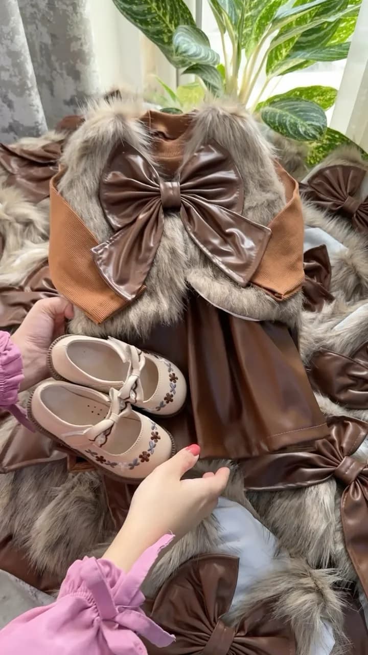 ست لباس و کفش بچگانه