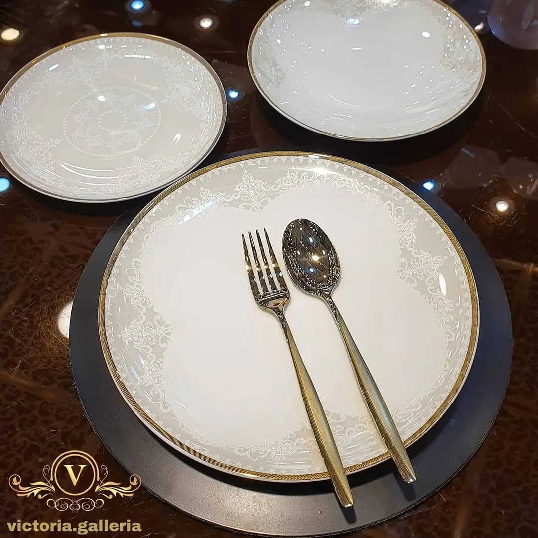 سرویس ۱۸ نفره رویال بن چاینا B.V.K با نوار دورطلای برجسته