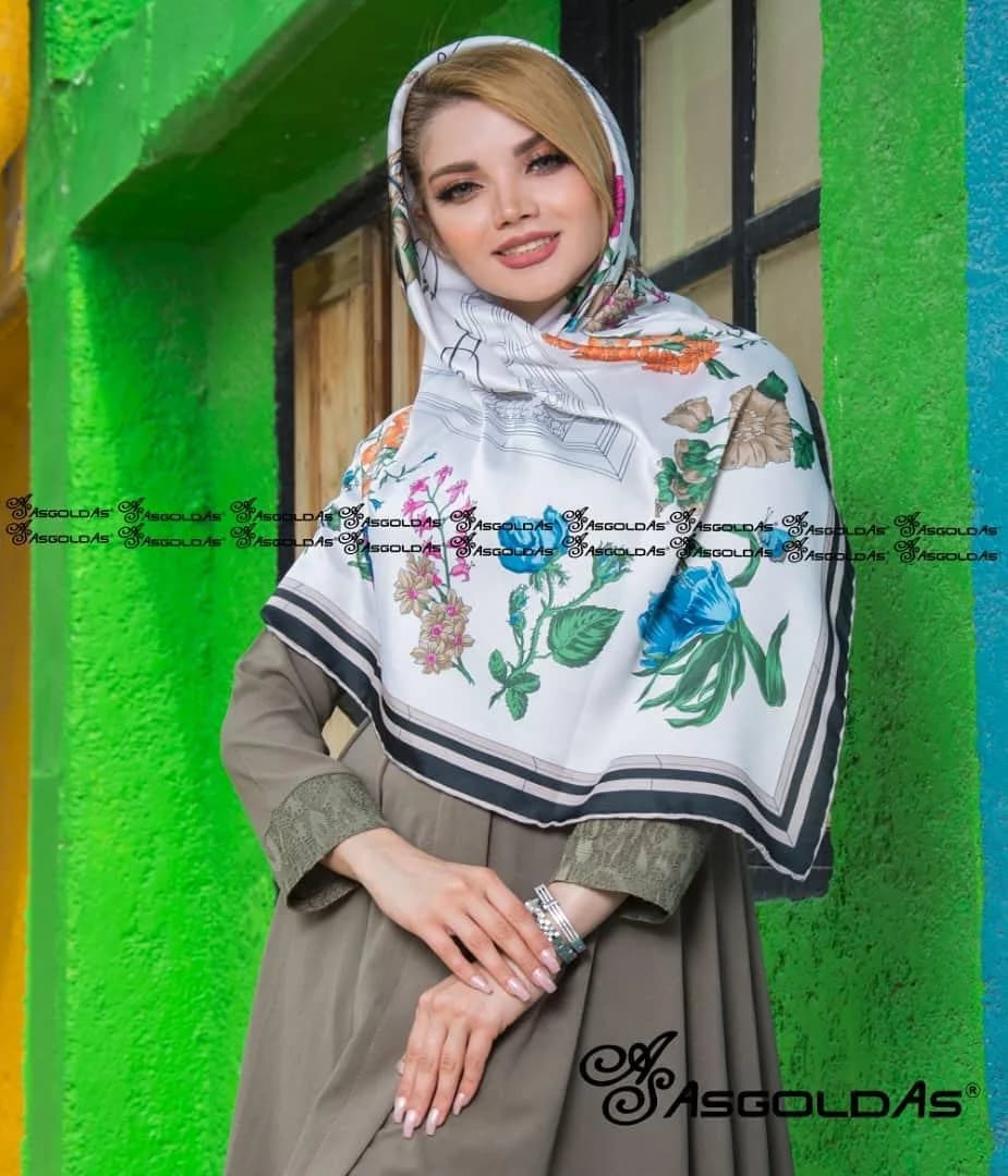 روسری زنانه، رنگ سفید، آبی و سبز، طرح گلدار، مربع