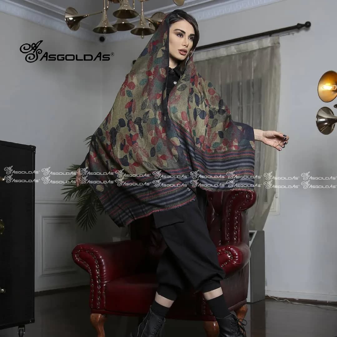 شال زنانه، رنگ سبز زیتونی، قرمز و سرمهای، طرح گلدار و راهراه، مستطیلی، بلند