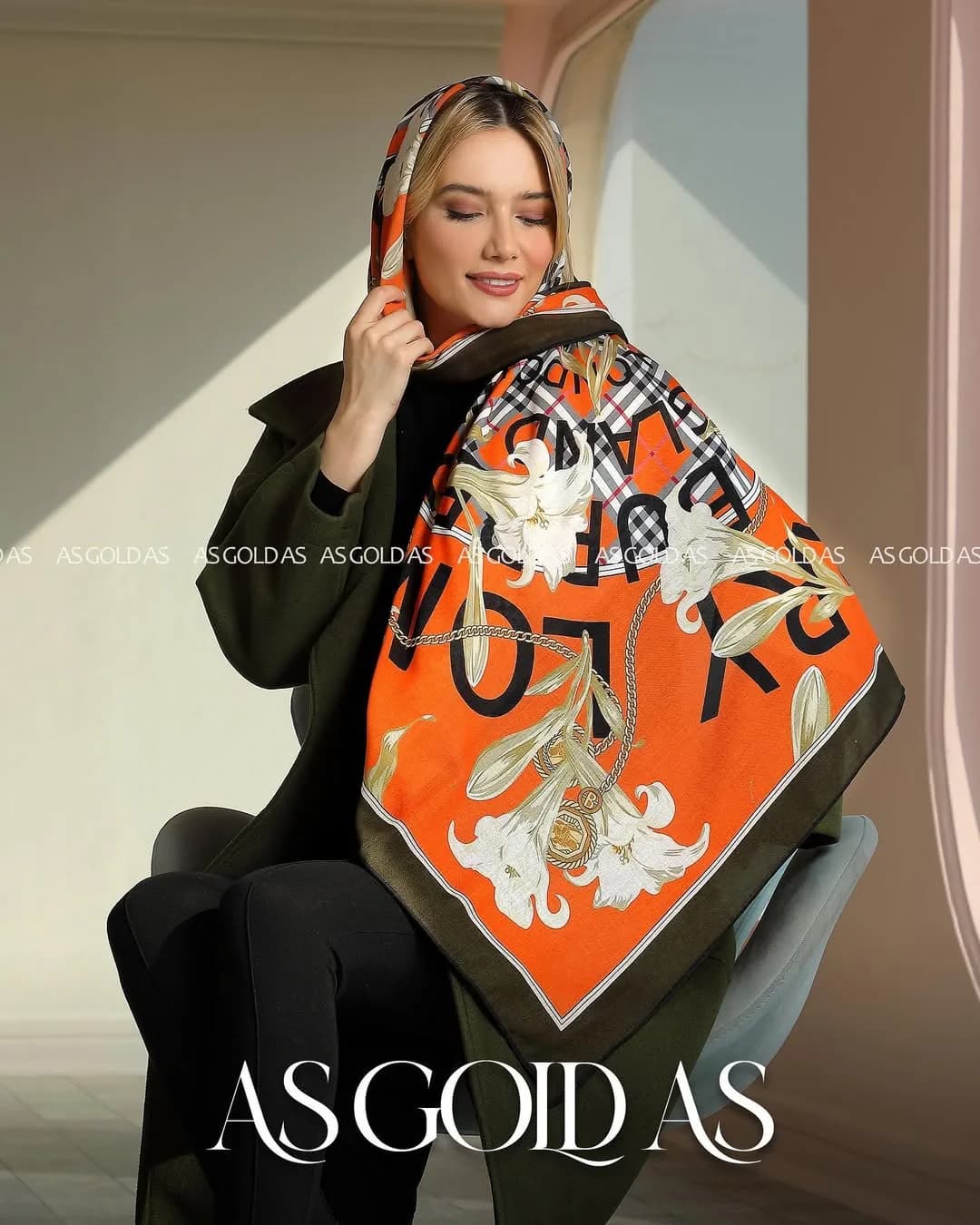 روسری سایز ۱۲۰ کد ۳۰۰۳، رنگ نارنجی، سفید و قهوهای، طرح گلدار، مربع