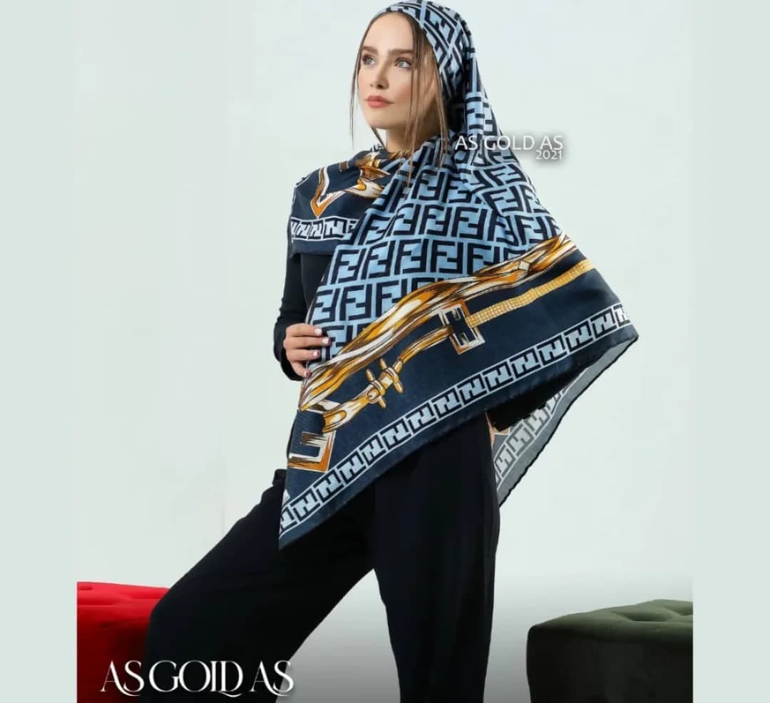 روسری سایز ۱۴۰ کد ۳۰۱۷ — رنگ آبی — نمای رویتن — سایز ۱۴۰