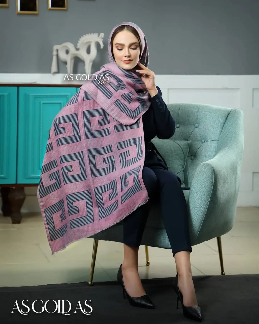 شال موهر کد ۱۰۰۵۲ — رنگ صورتی — نمای رویتن — طرح هندسی