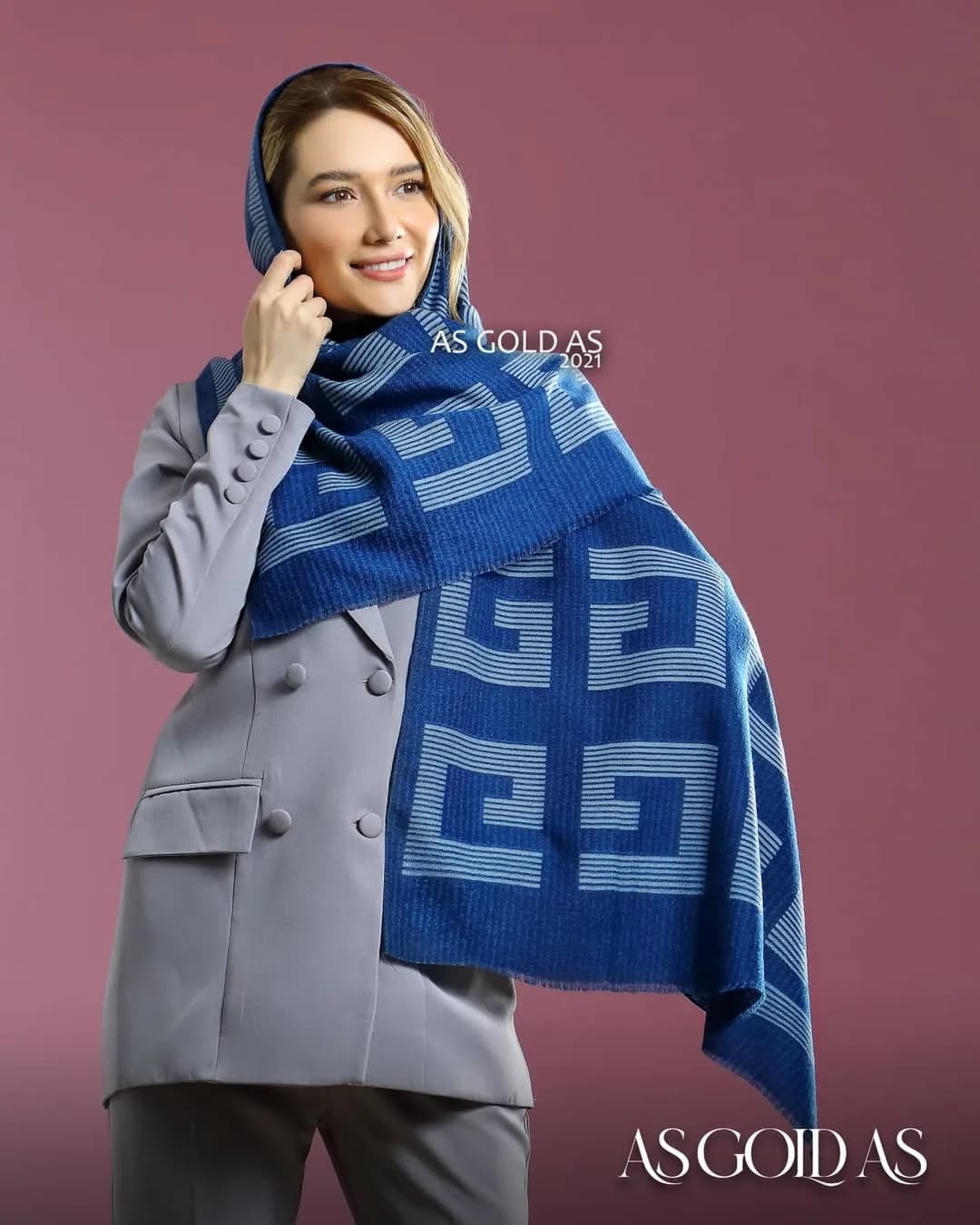 شال موهر کد ۱۰۰۵۲ — رنگ آبی — نمای رویتن — طرح هندسی