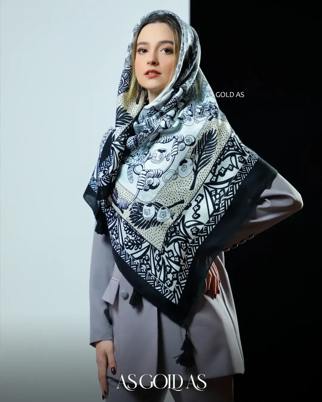 روسری سایز ۱۴۰ آسگلداس، رنگ سفید و مشکی، مربع، بزرگ