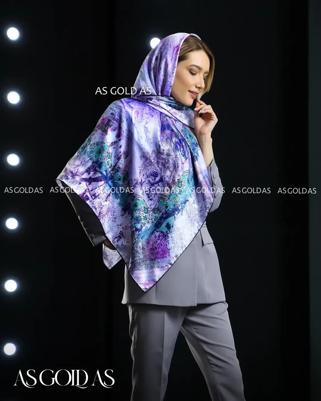 شال روسری سایز ۱۱۰ آسگلداس، رنگ بنفش، آبی و سفید، قواره بزرگ، مربعی