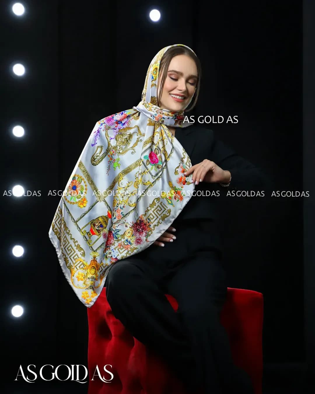 شال روسری سایز ۱۱۰ آسگلداس، رنگ سفید، طلایی و رنگارنگ، طرح گلدار و هندسی، قواره بزرگ، مربعی