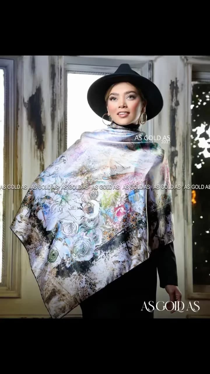 روسری سایز ۱۱۰، رنگ سفید، بنفش و آبی، طرح گلدار، مربع، با منگوله