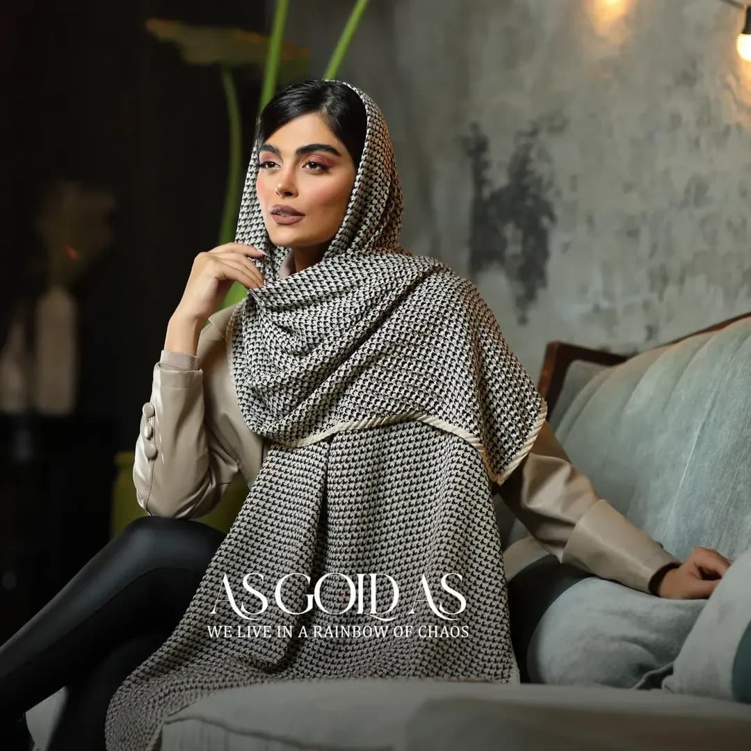 شال نخی کد ۱۰۱۰۵، رنگ سفید و مشکی، طرح هندسی، مستطیلی، بلند