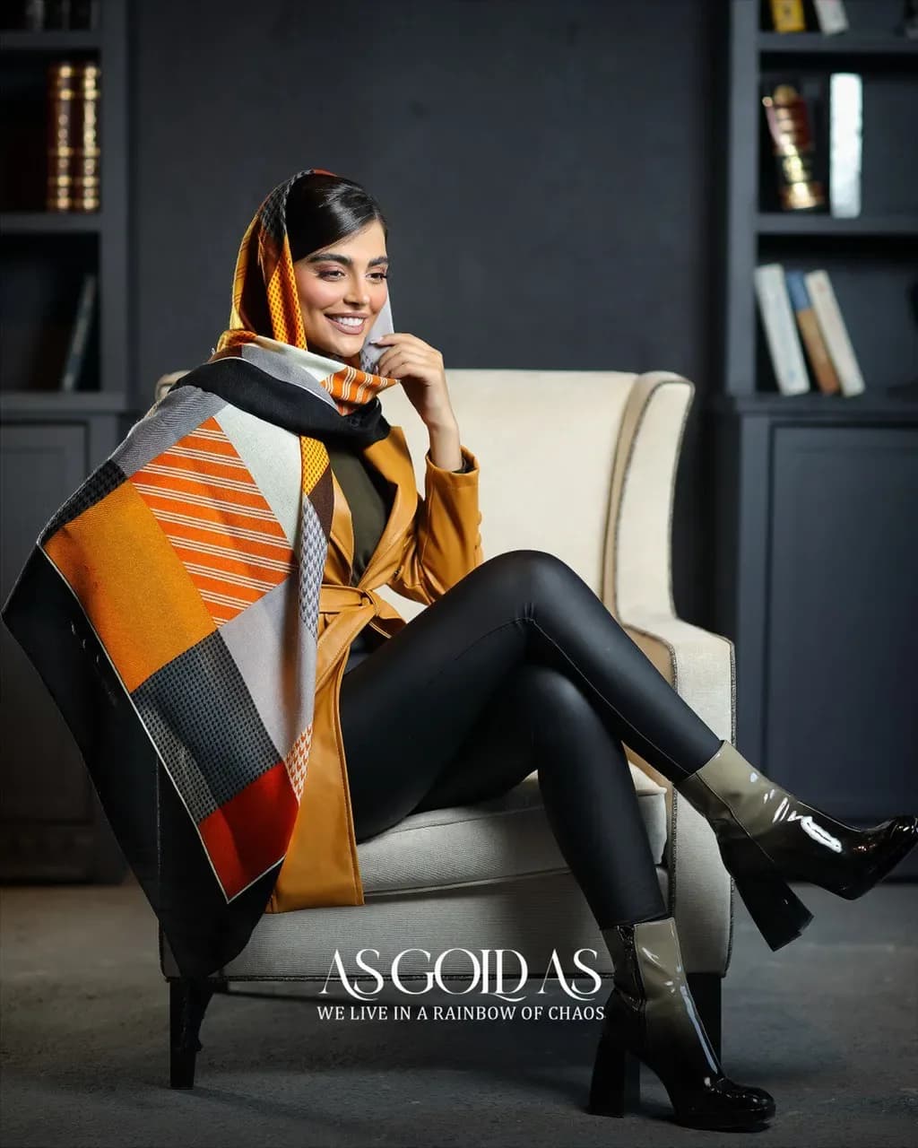 شال سایز ۱۴۰، رنگ نارنجی، خاکستری و مشکی، طرح هندسی، مستطیلی