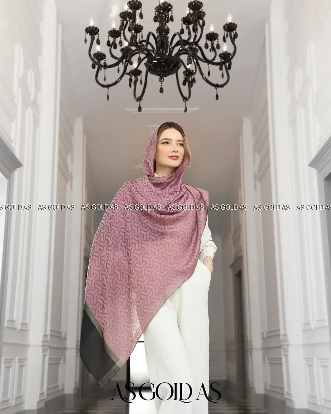 روسری نخی کد ۱۰۰۶۰ — رنگ صورتی — نمای رویتن — طرح هندسی